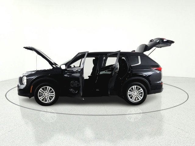 2024 Mitsubishi Outlander ES