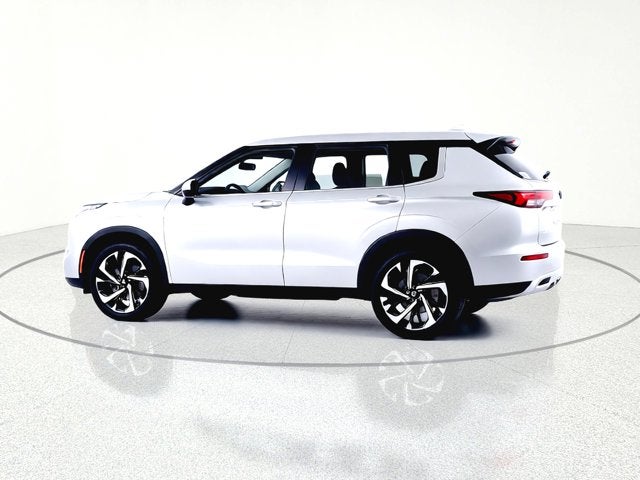 2023 Mitsubishi Outlander Base