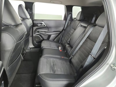 2023 Mitsubishi Outlander Base