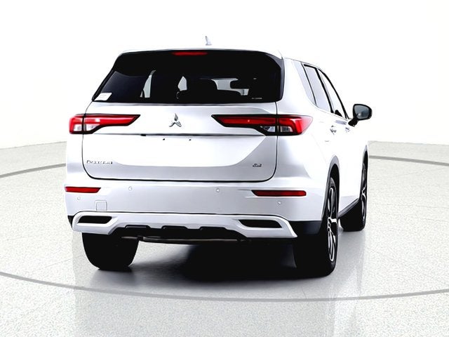2023 Mitsubishi Outlander Base