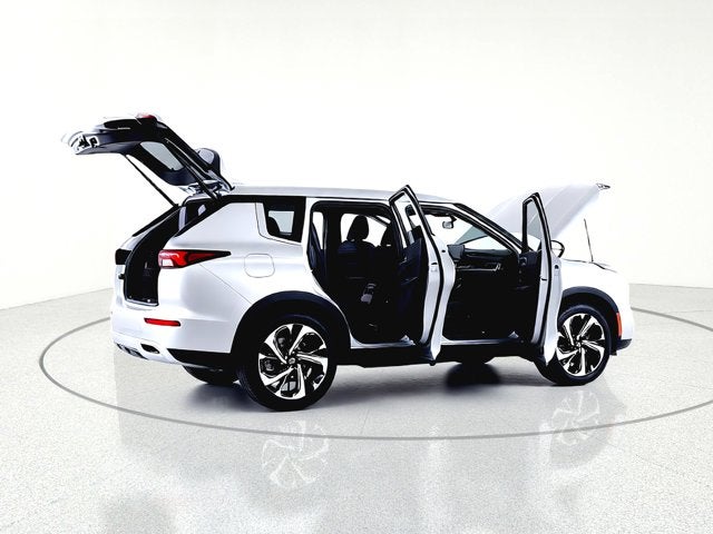 2023 Mitsubishi Outlander Base