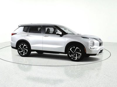 2023 Mitsubishi Outlander SE