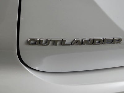 2022 Mitsubishi Outlander Base