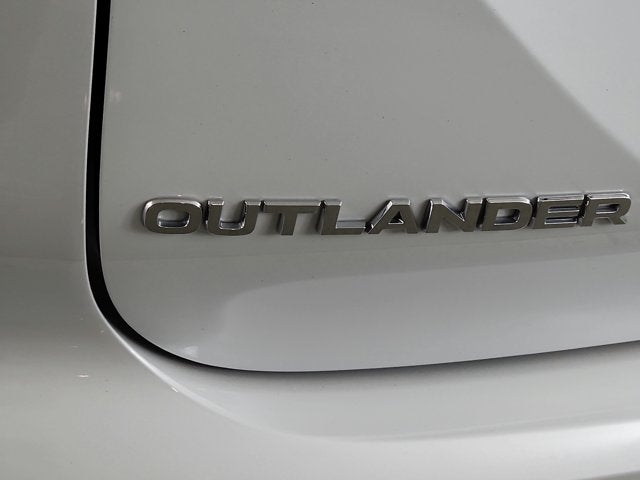 2022 Mitsubishi Outlander Base