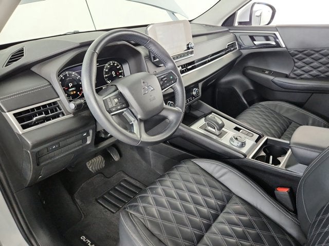2022 Mitsubishi Outlander Base