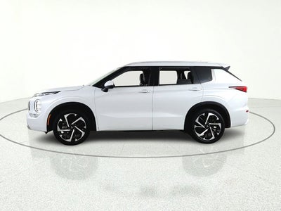 2022 Mitsubishi Outlander Base