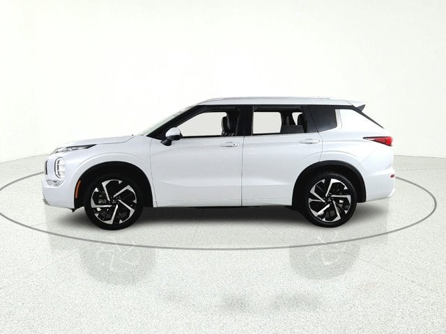 2022 Mitsubishi Outlander Base