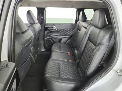 2022 Mitsubishi Outlander Base