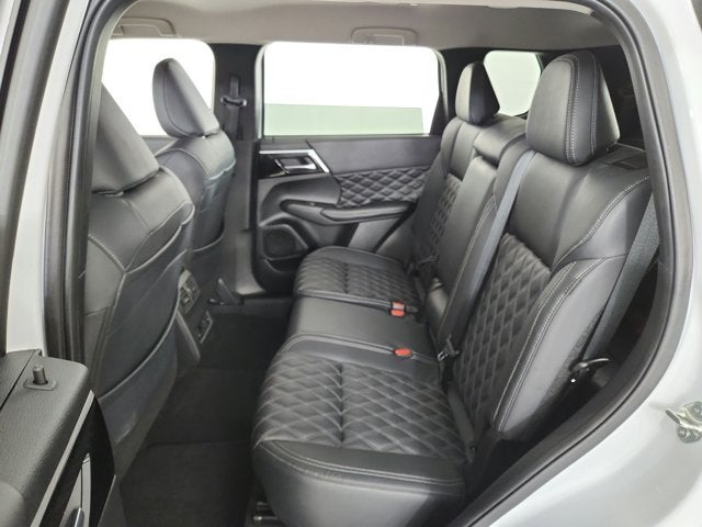 2022 Mitsubishi Outlander Base