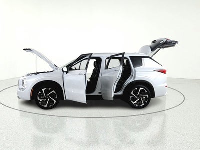 2022 Mitsubishi Outlander Base