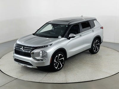 2024 Mitsubishi Outlander Base