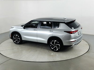 2024 Mitsubishi Outlander Base