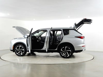 2024 Mitsubishi Outlander Base