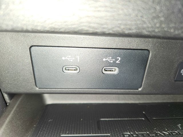 2025 Mitsubishi Outlander Base