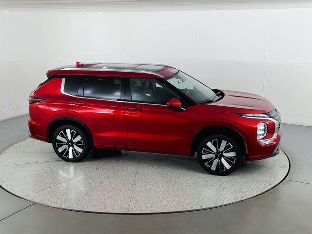 2025 Mitsubishi Outlander Base