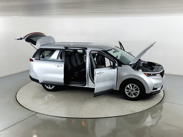 2023 Kia Carnival LX