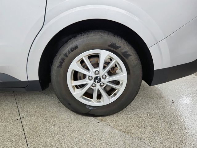 2023 Kia Carnival LX