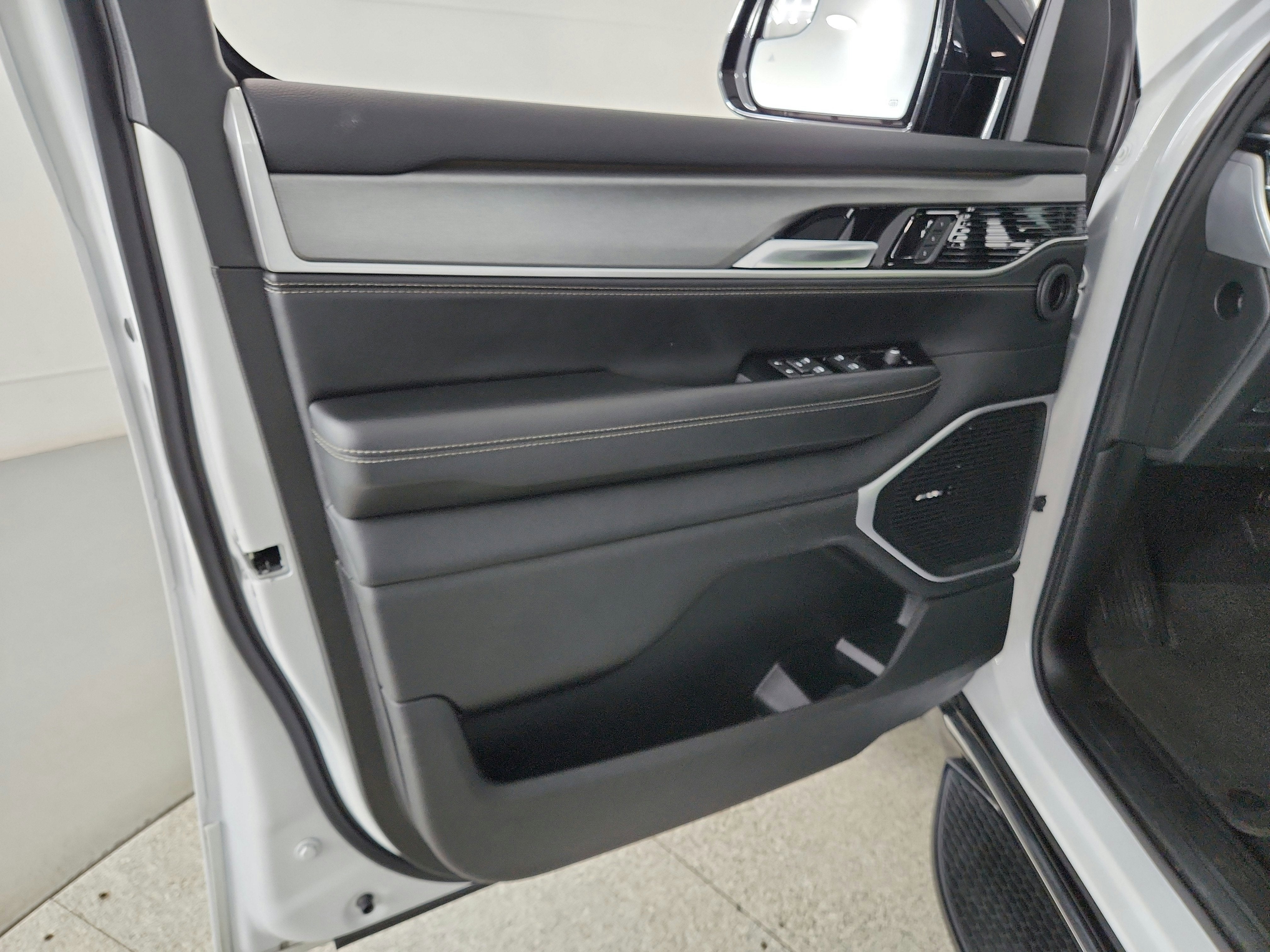 2025 Jeep Wagoneer L Series II