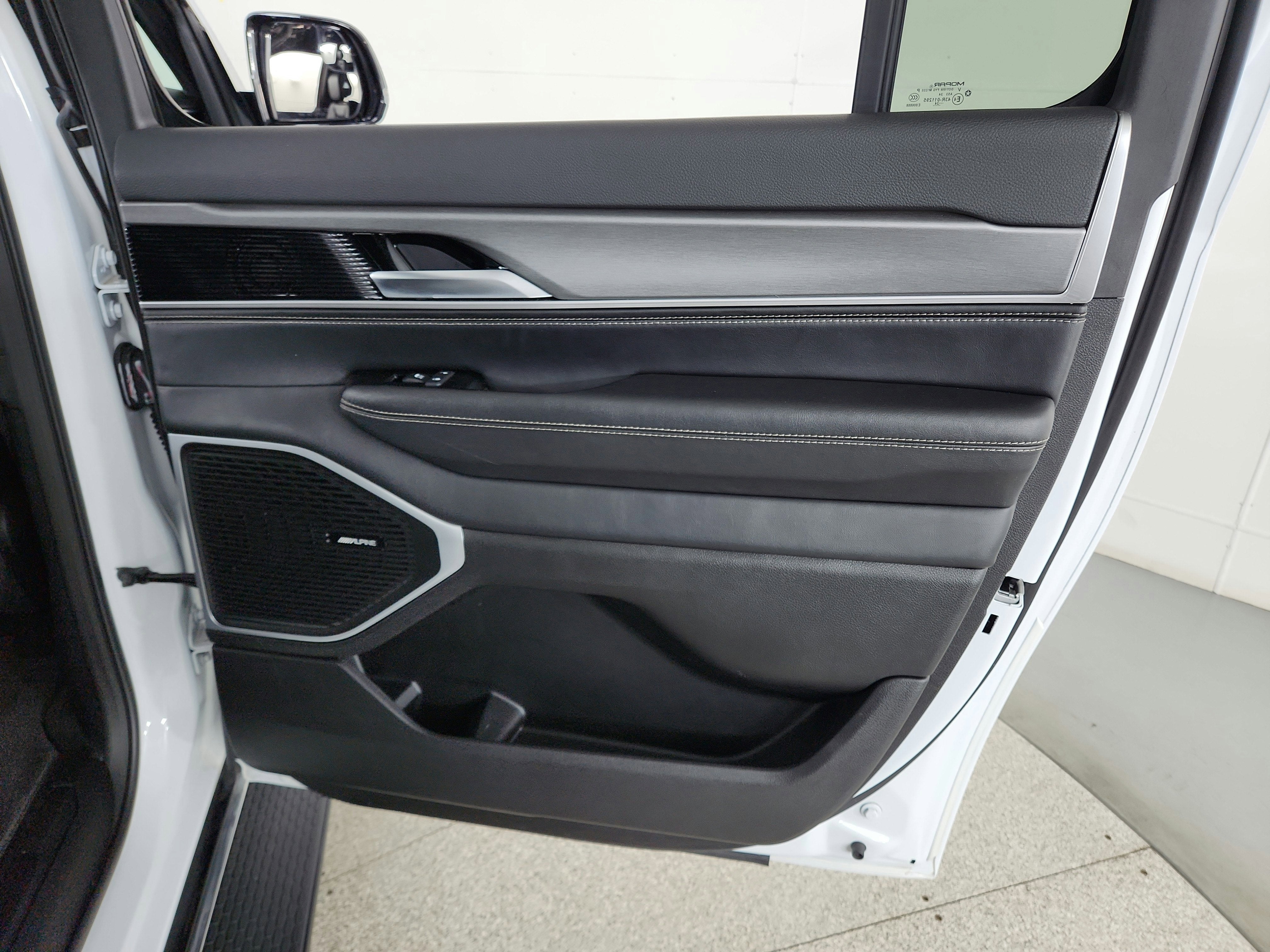 2025 Jeep Wagoneer L Series II