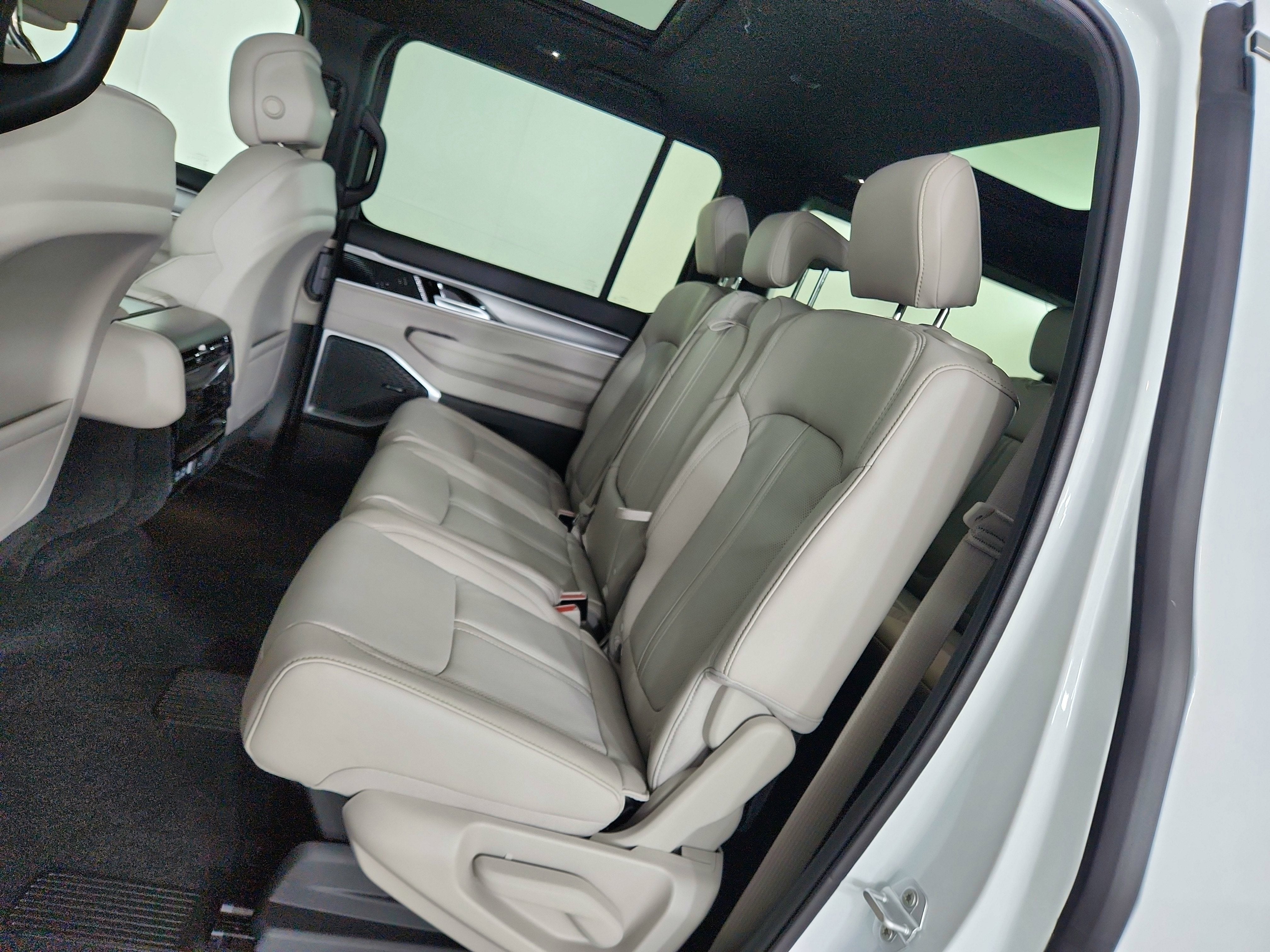 2025 Jeep Wagoneer BASE