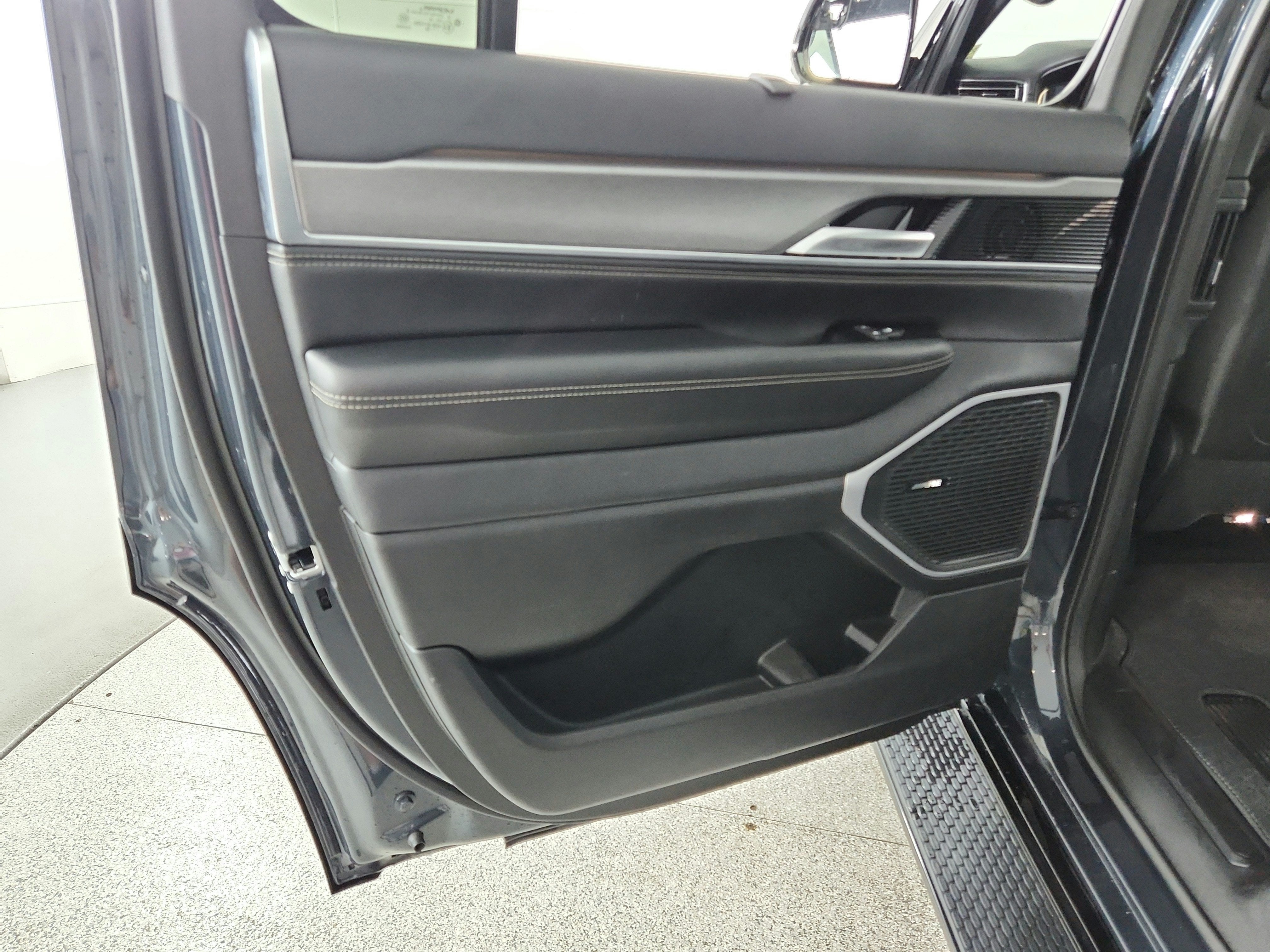 2024 Jeep Wagoneer Series II Carbide 4x4