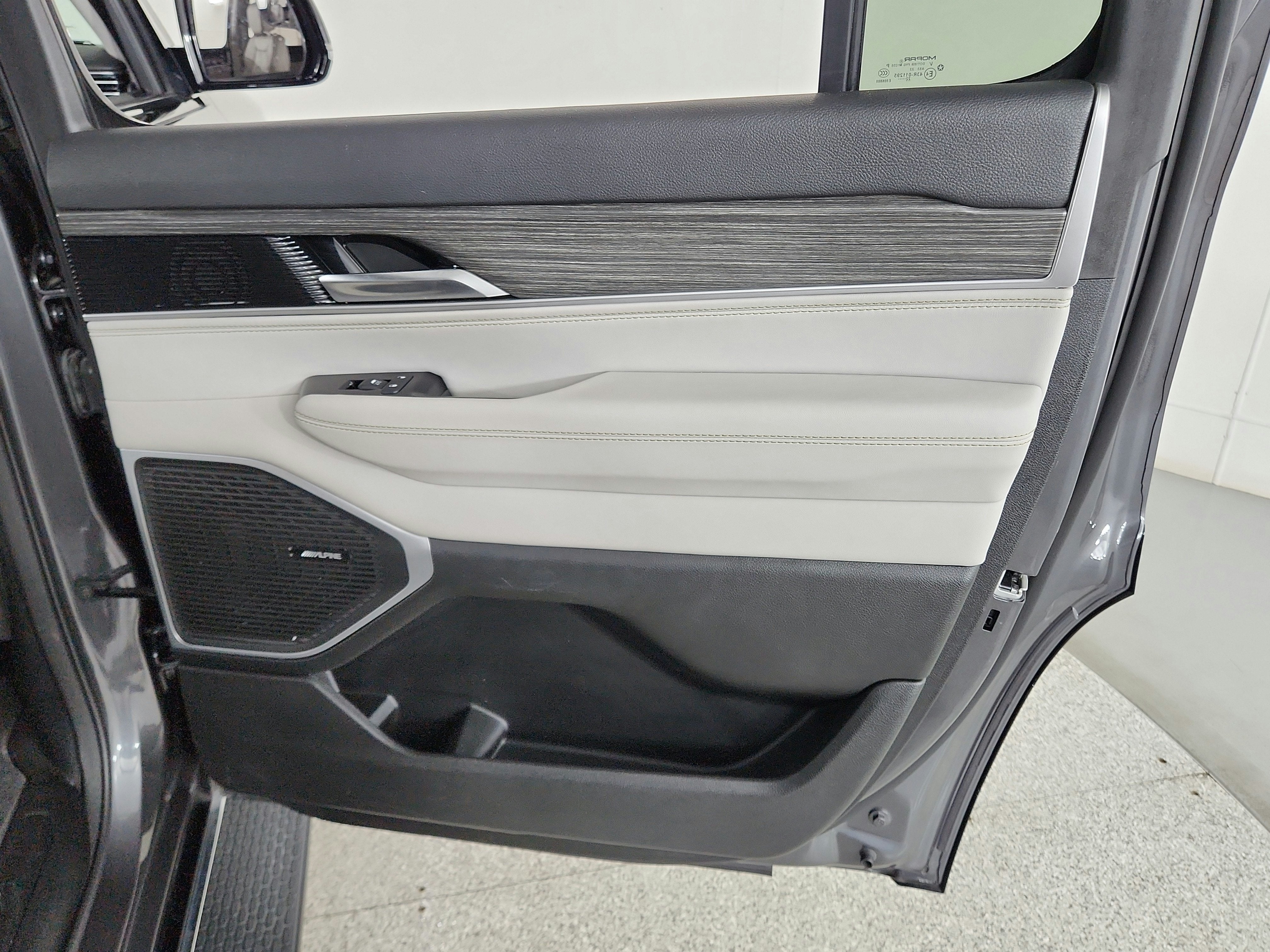 2023 Jeep Wagoneer Series III