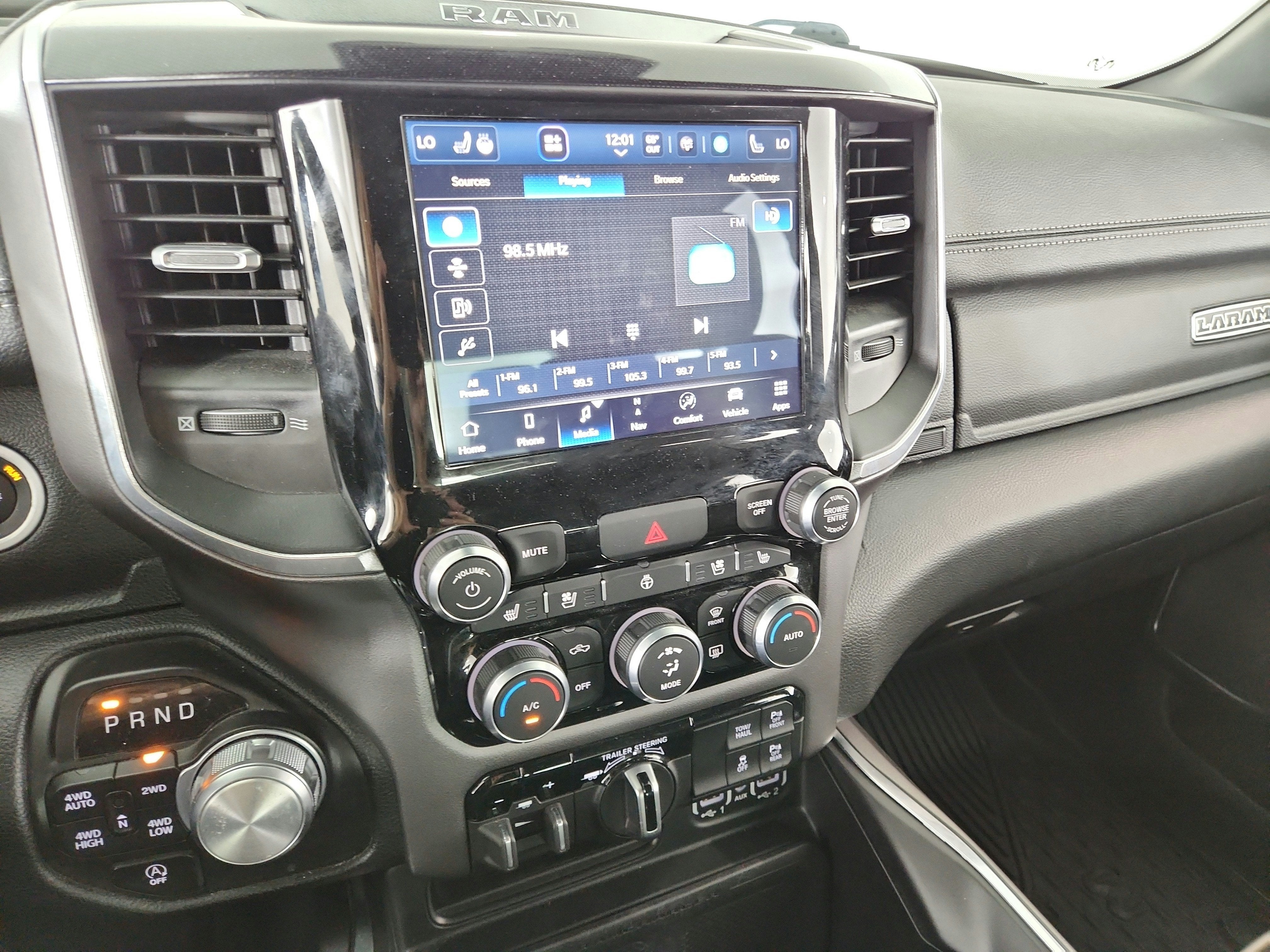 2022 RAM Ram 1500 Laramie 4x4 Crew Cab 5'7" Box