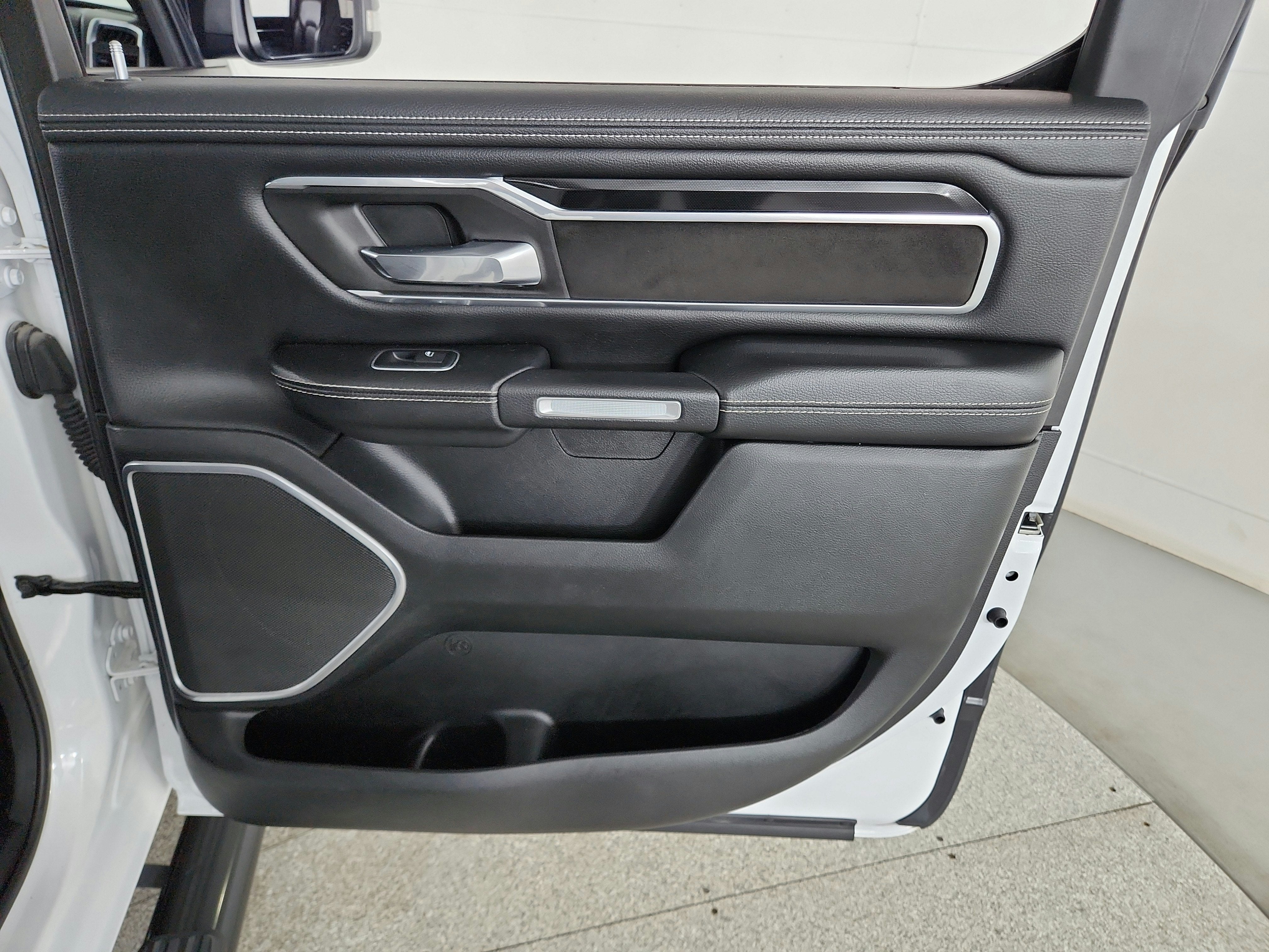 2022 RAM Ram 1500 Laramie 4x4 Crew Cab 5'7" Box