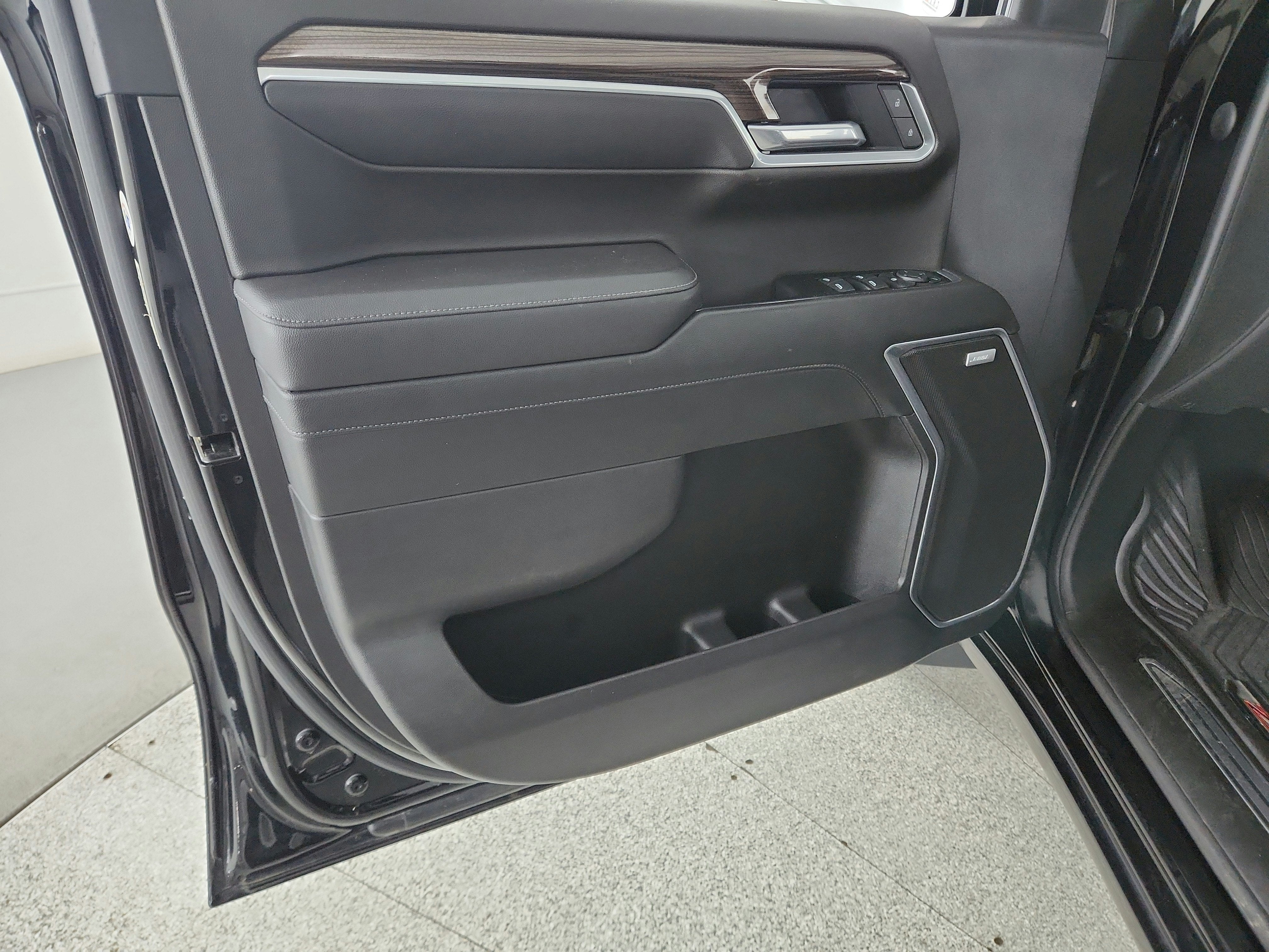 2022 Chevrolet Silverado 1500 4WD Crew Cab 147" RST