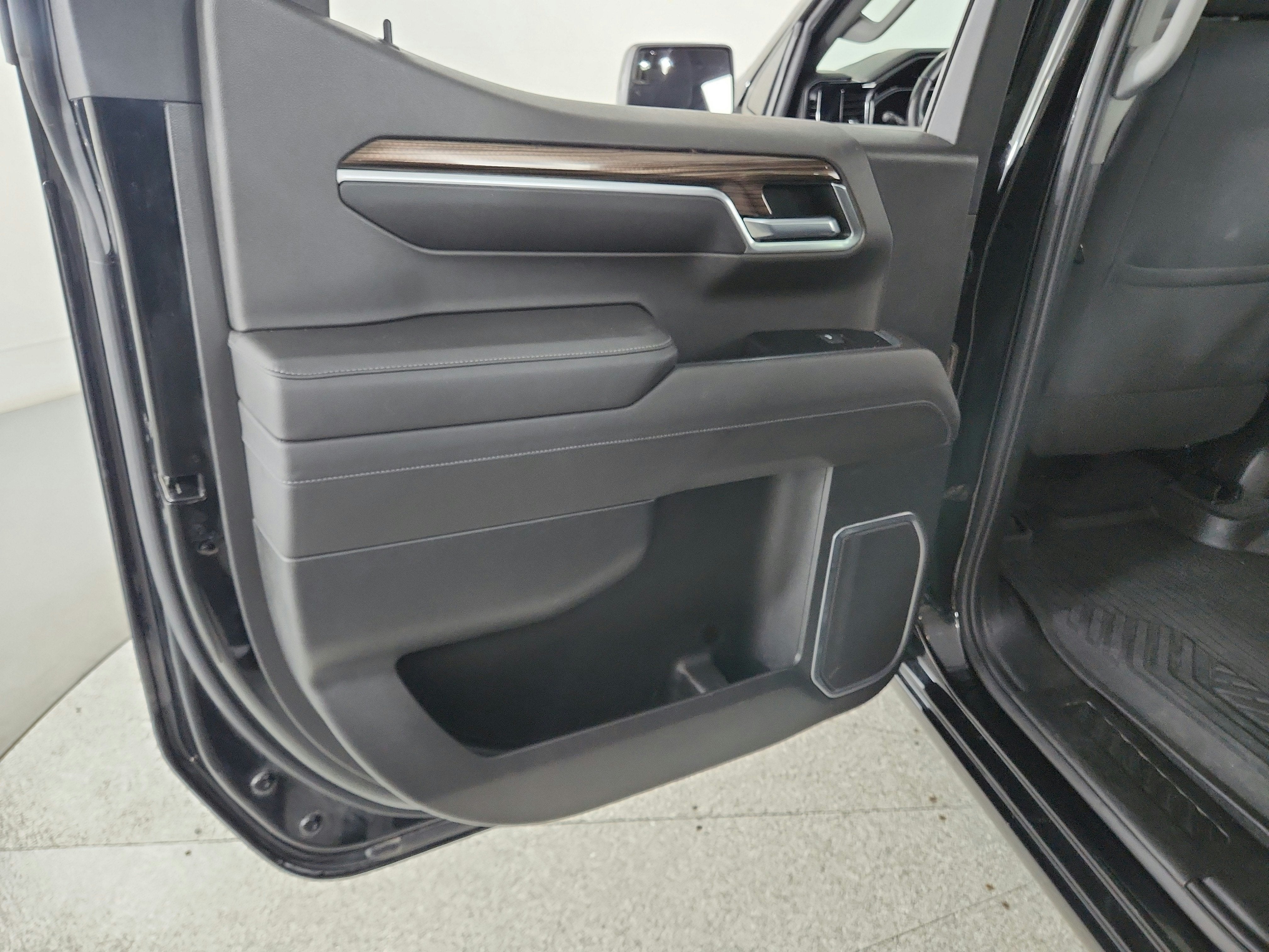 2022 Chevrolet Silverado 1500 4WD Crew Cab 147" RST