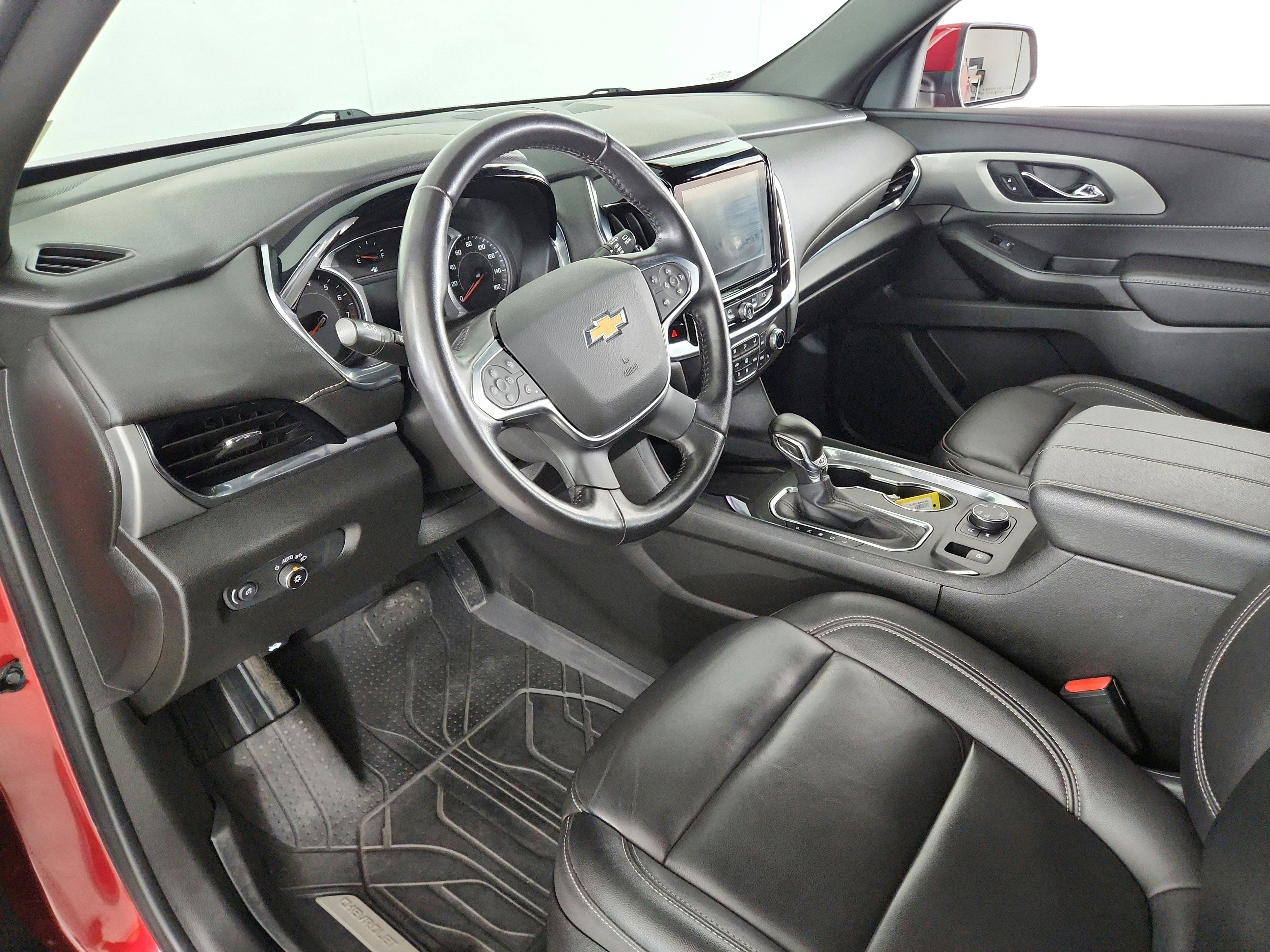 2022 Chevrolet Traverse LT Leather