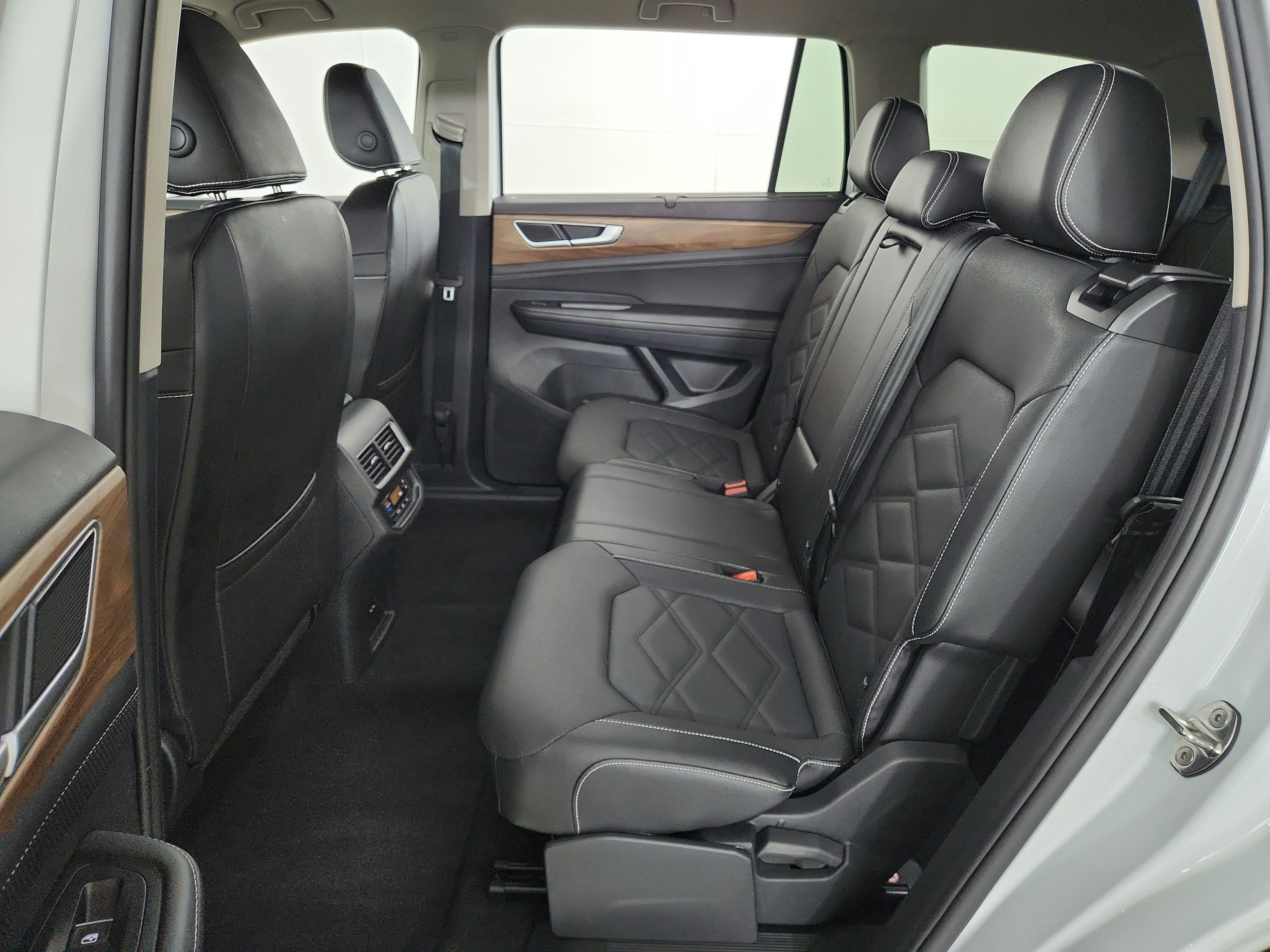 2025 Volkswagen Atlas 2.0T SE w/Technology FWD