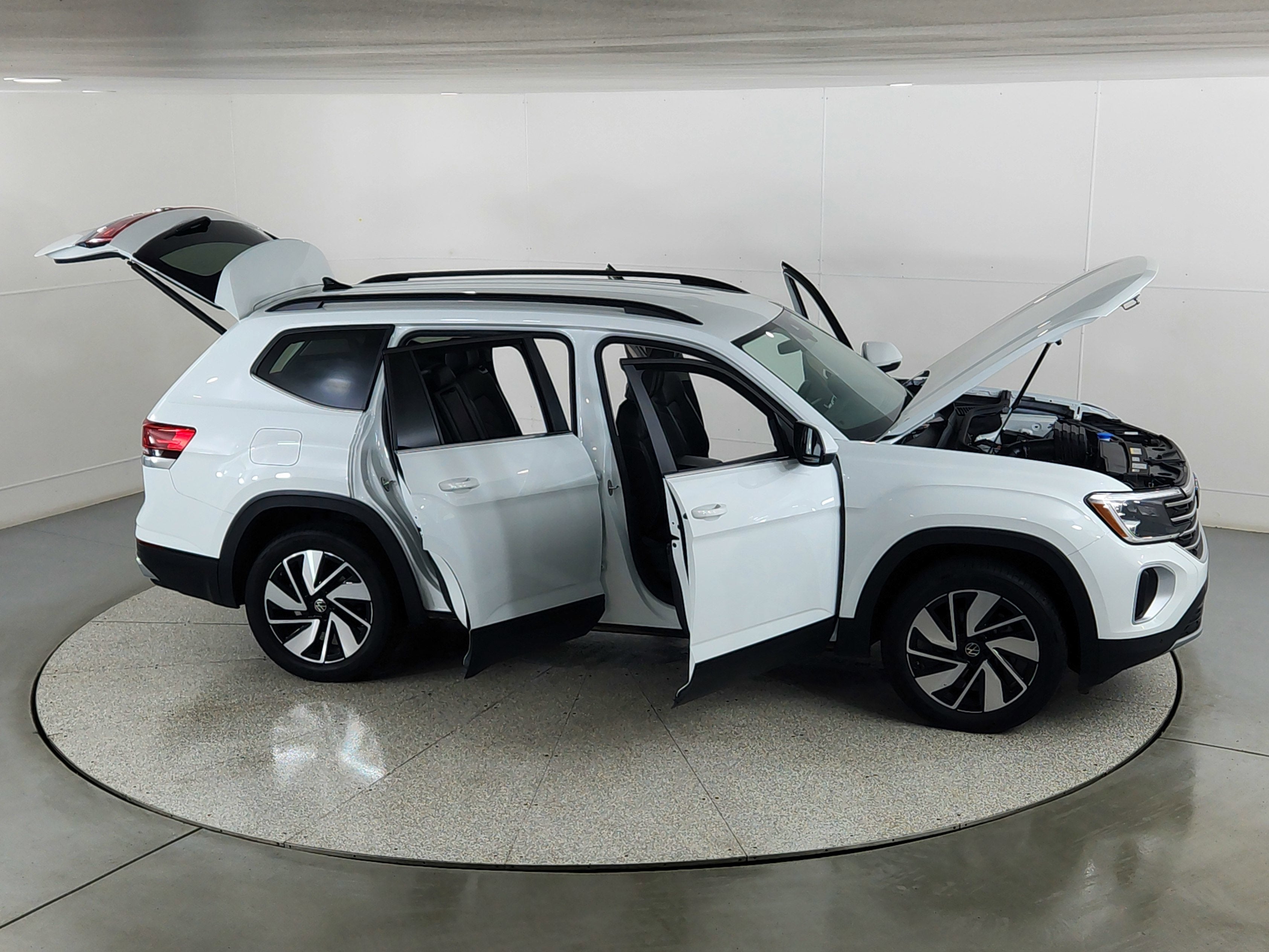 2025 Volkswagen Atlas 2.0T SE w/Technology