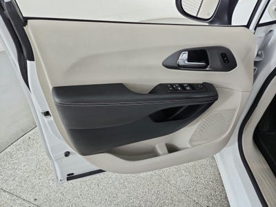2023 Chrysler Pacifica Touring L FWD