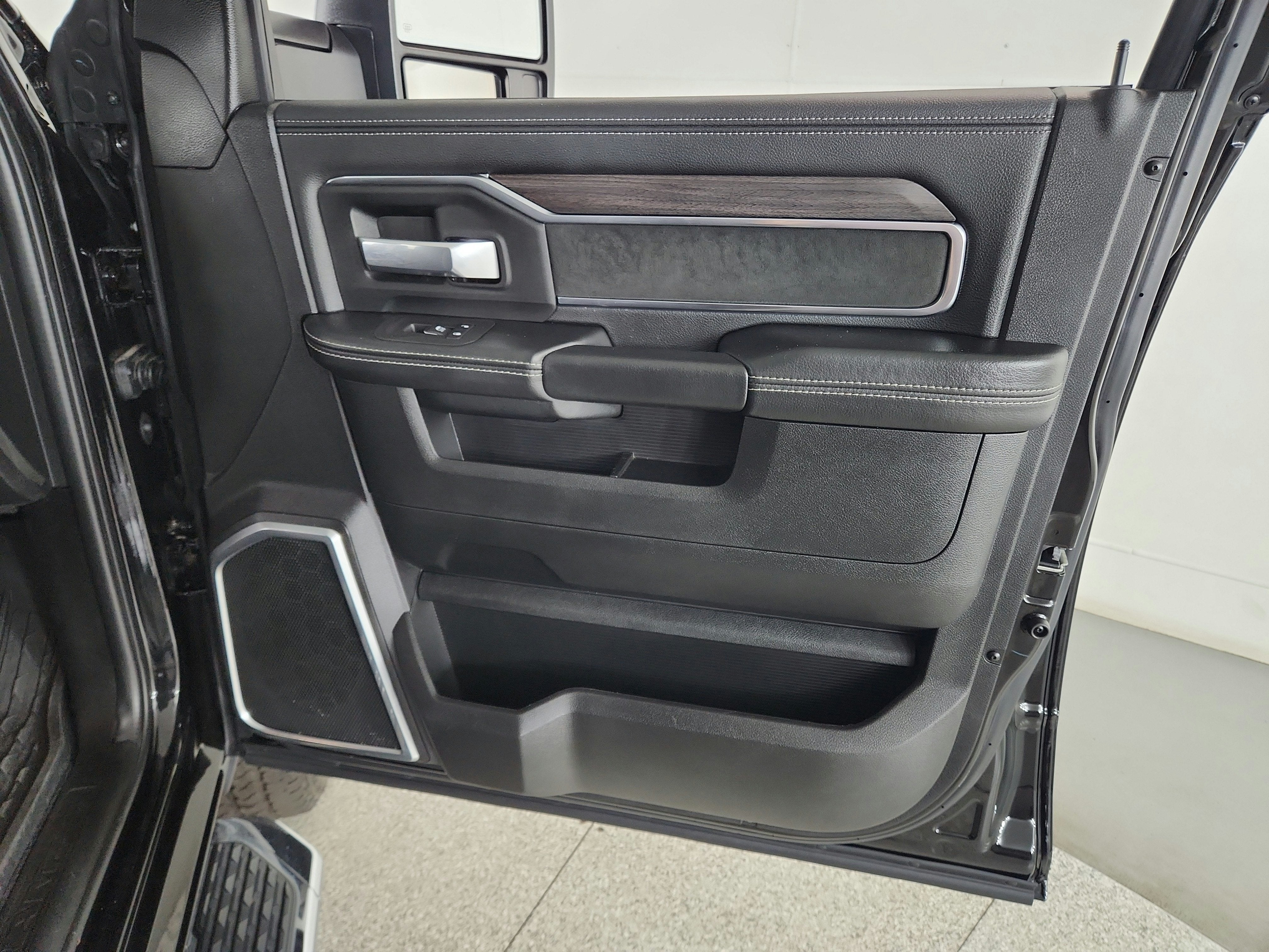 2025 RAM Ram 2500 Laramie 4x4 Crew Cab 6'4" Box