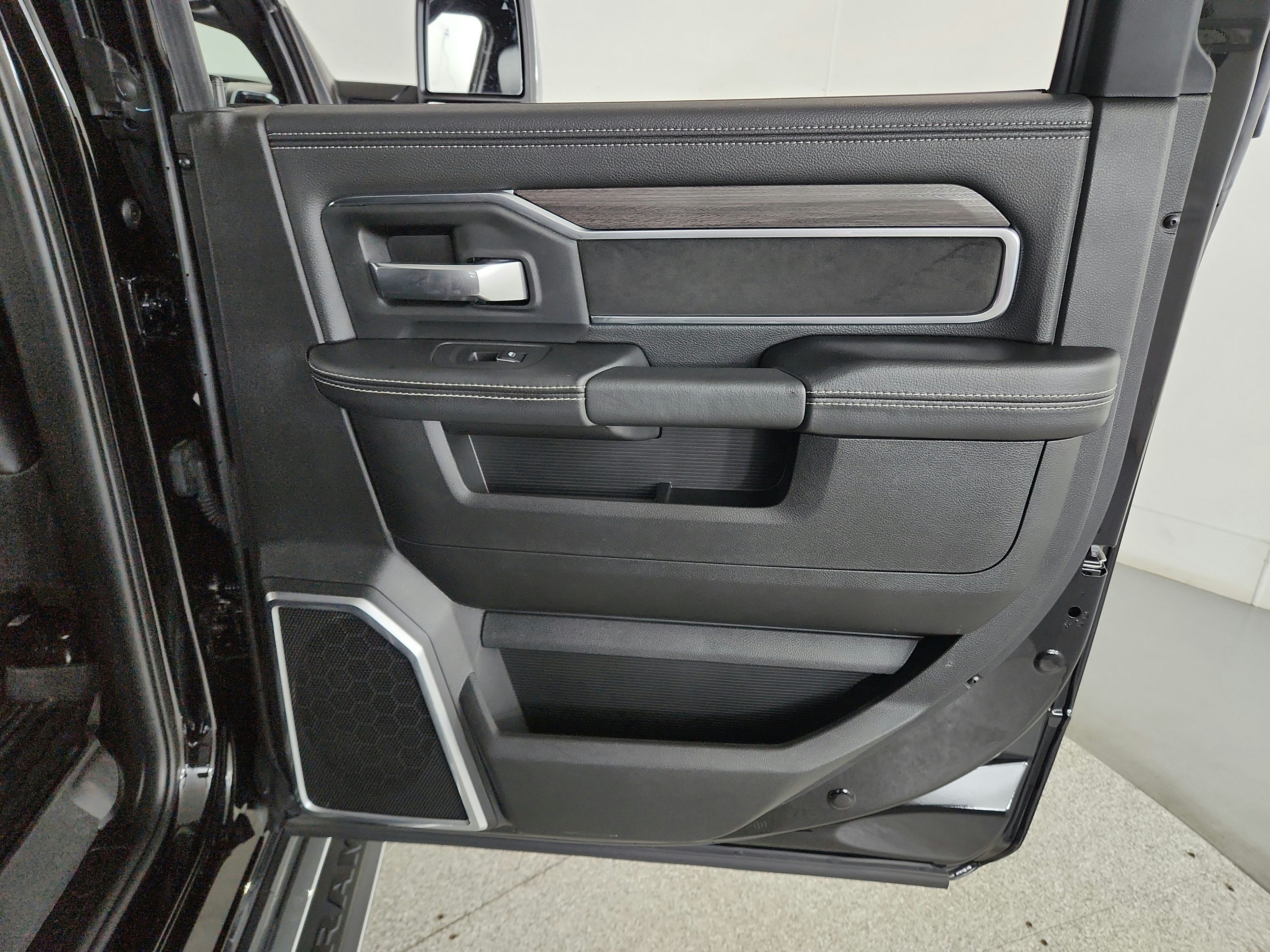 2025 RAM Ram 2500 Laramie 4x4 Crew Cab 6'4" Box