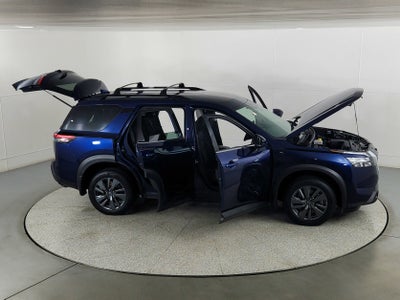 2023 Nissan Pathfinder SV