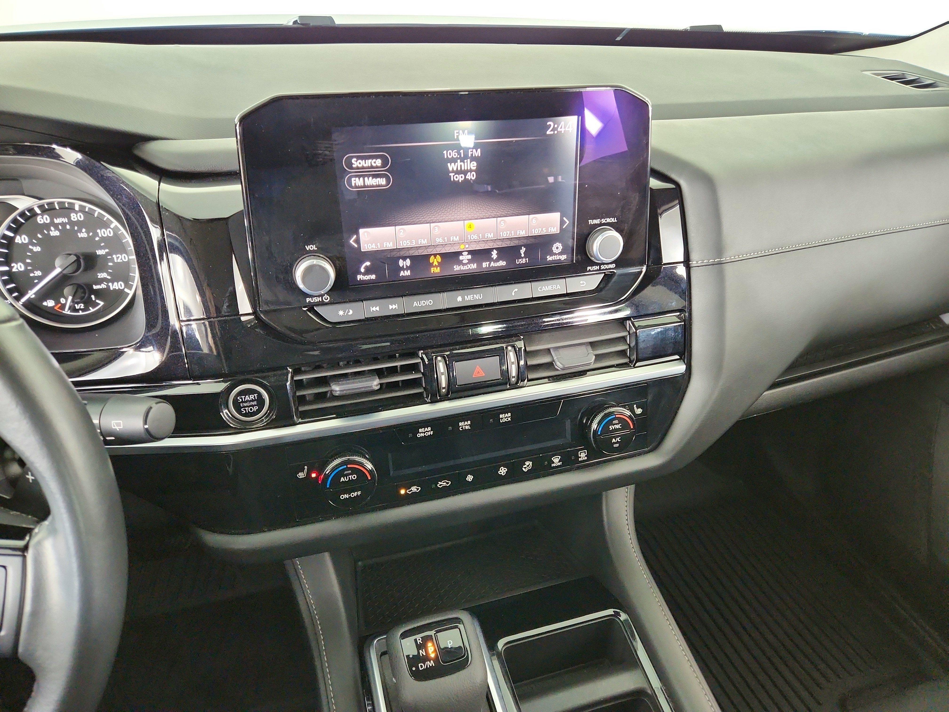 2023 Nissan Pathfinder SV