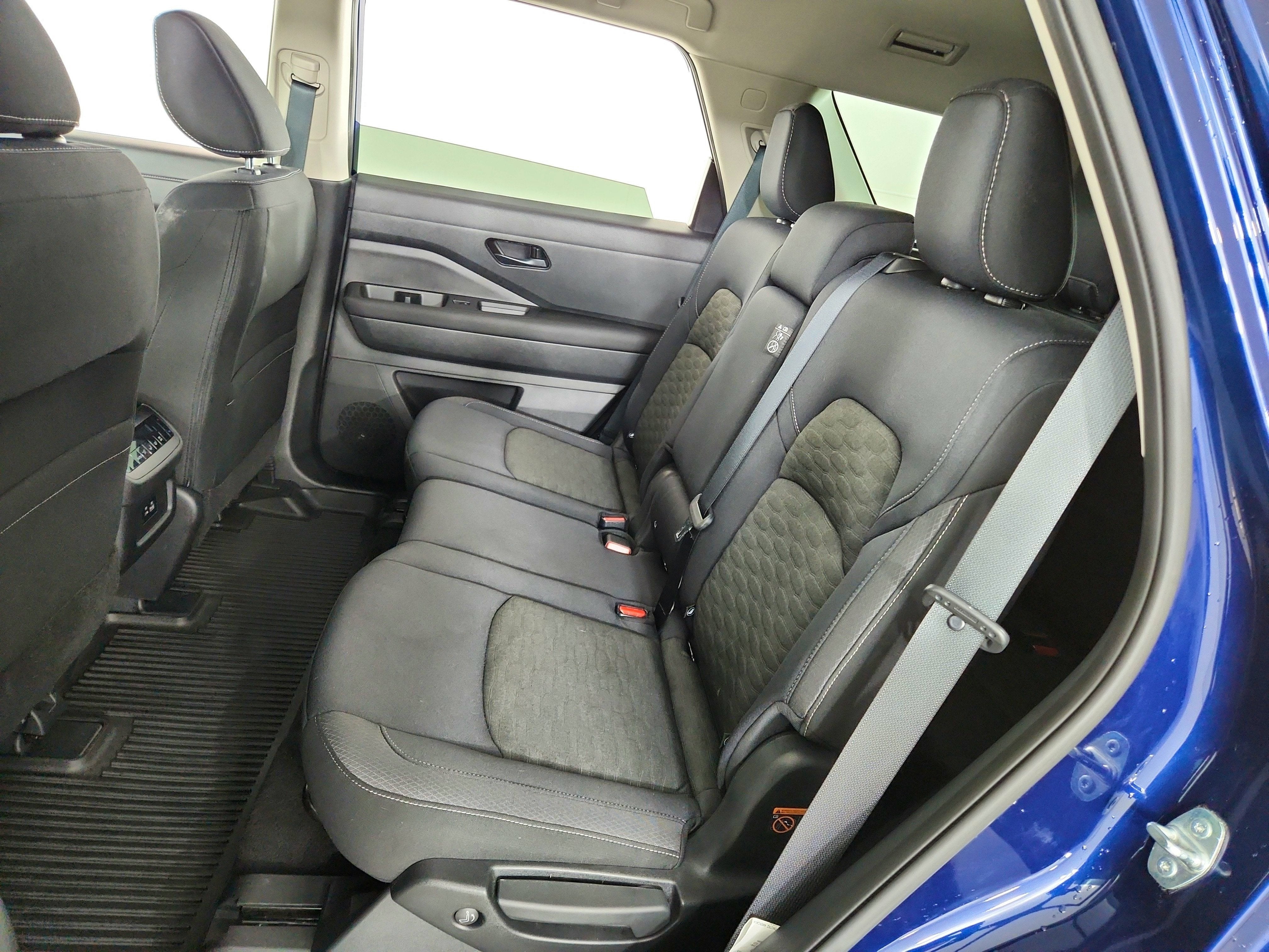 2023 Nissan Pathfinder SV