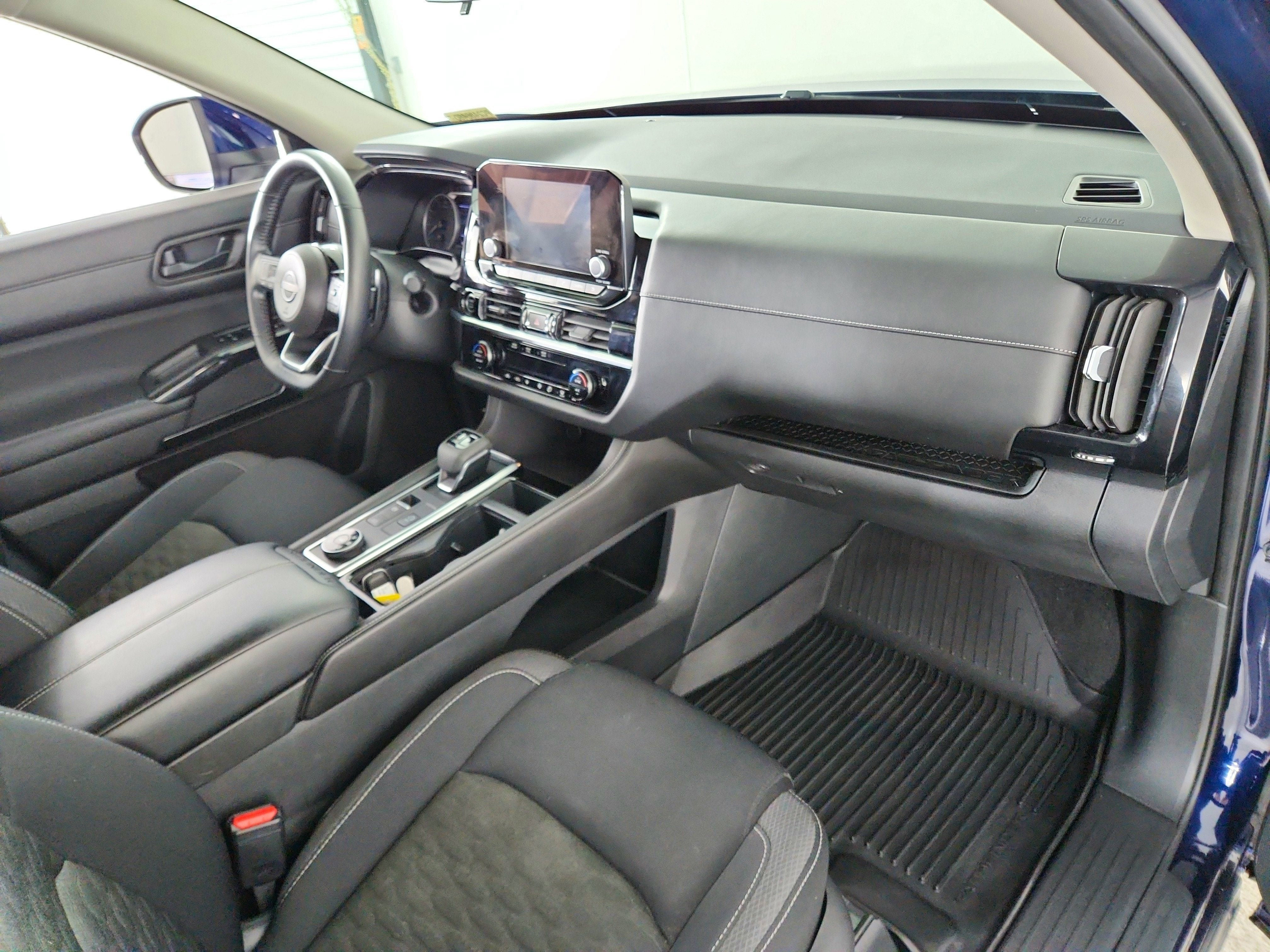 2023 Nissan Pathfinder SV