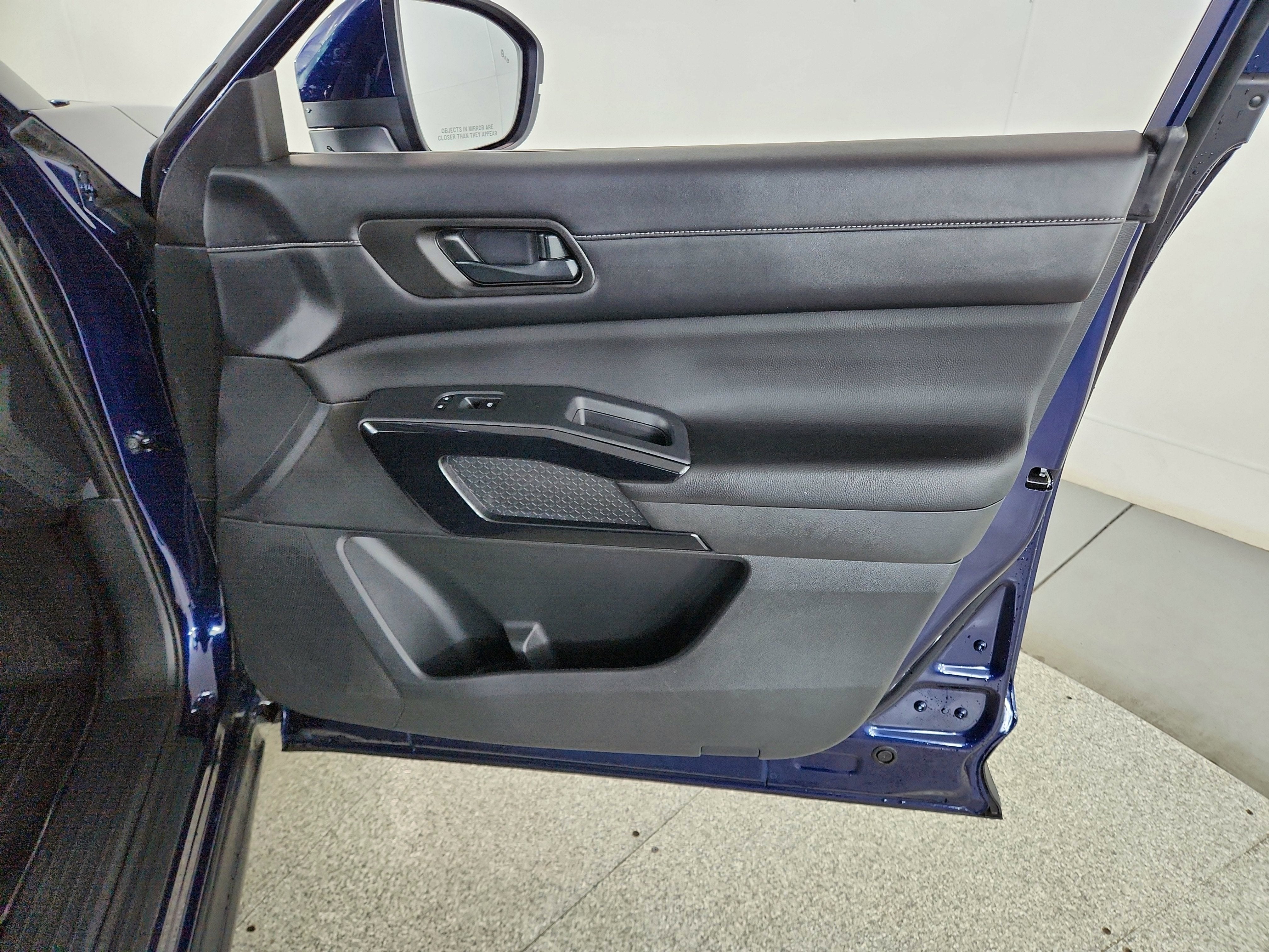 2023 Nissan Pathfinder SV