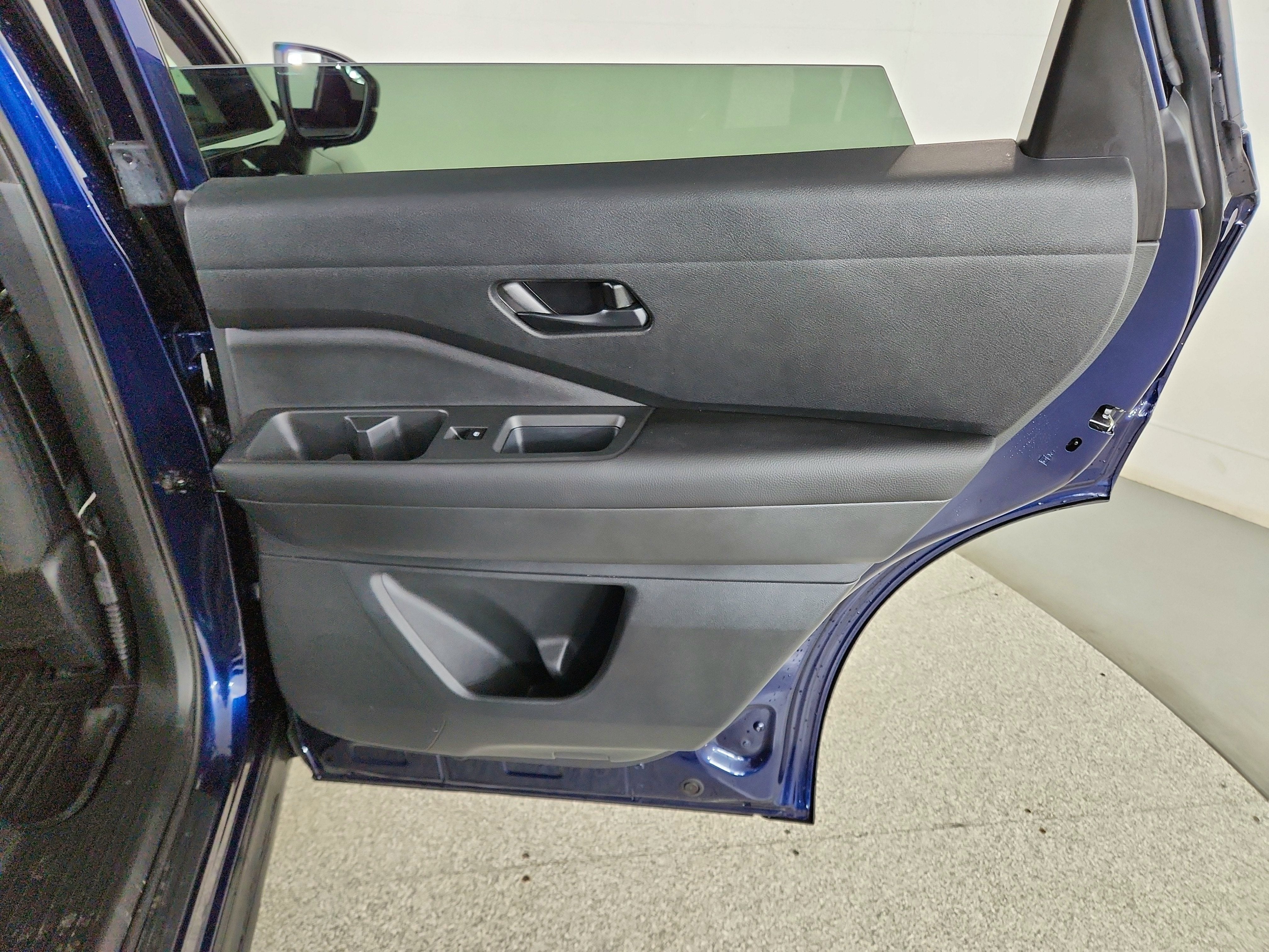 2023 Nissan Pathfinder SV