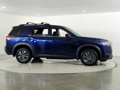2023 Nissan Pathfinder SV