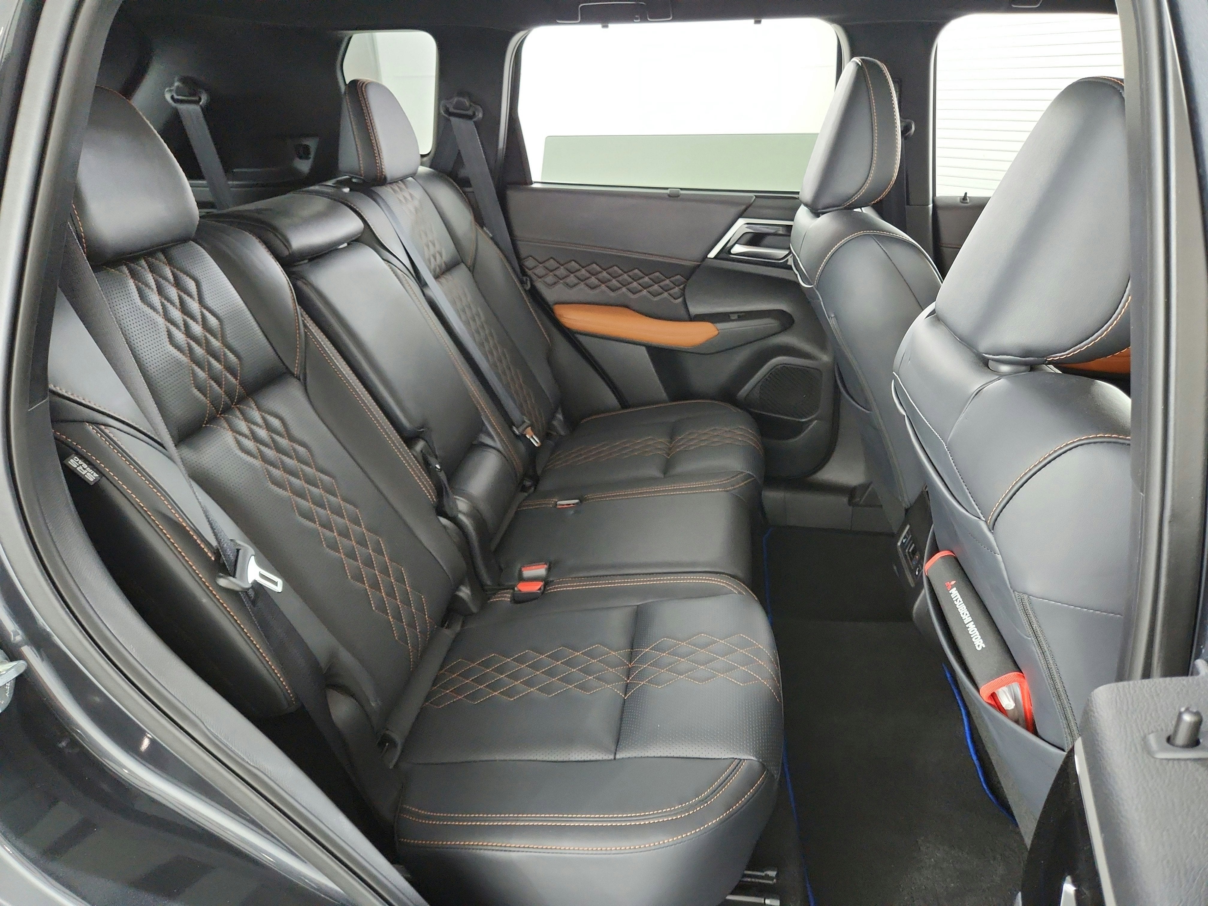 2025 Mitsubishi Outlander PHEV Base