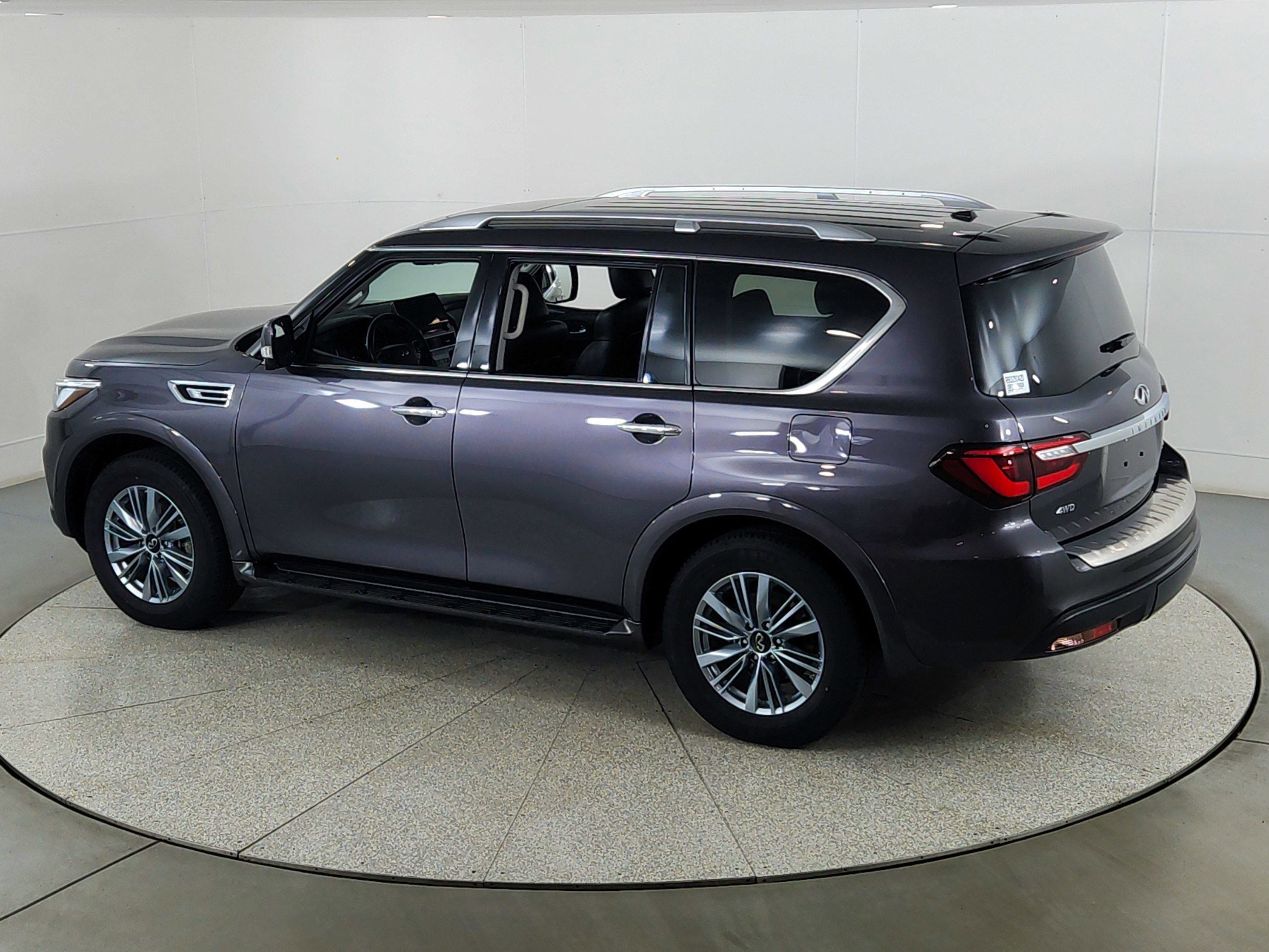 2024 INFINITI QX80 LUXE