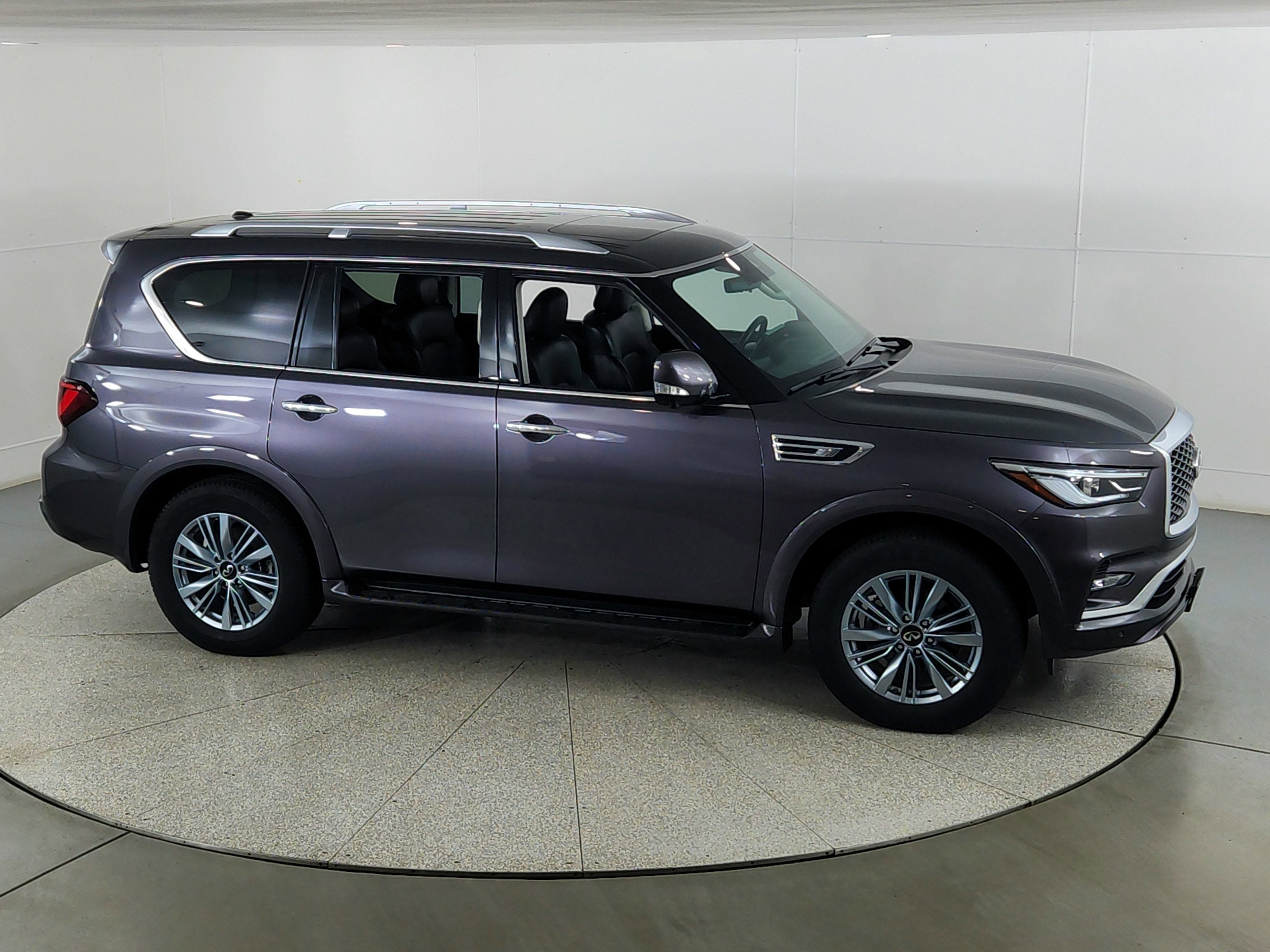 2024 INFINITI QX80 LUXE