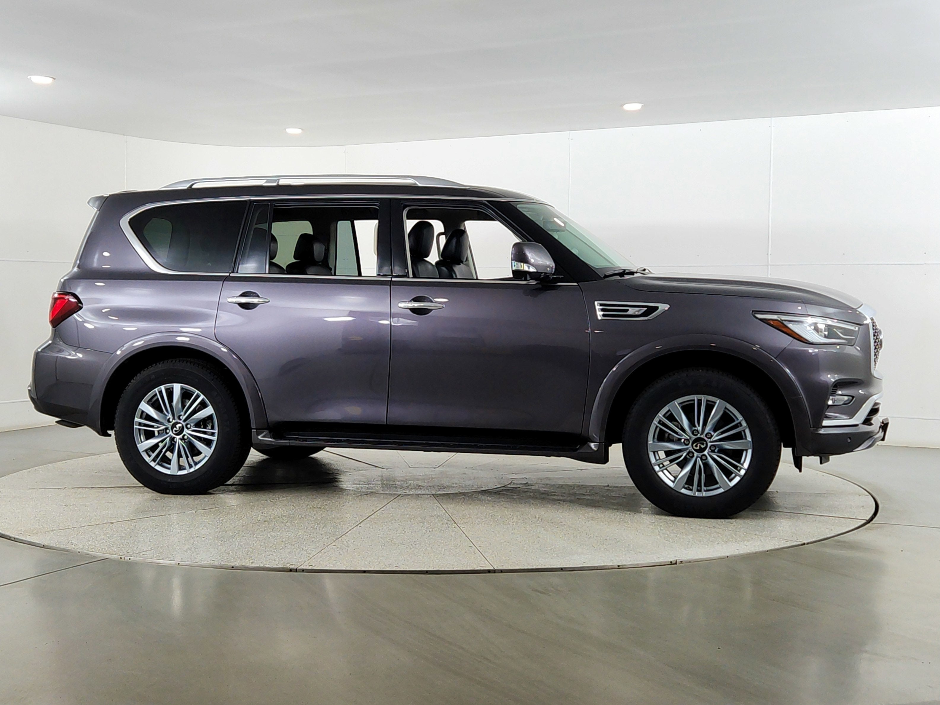 2024 INFINITI QX80 LUXE
