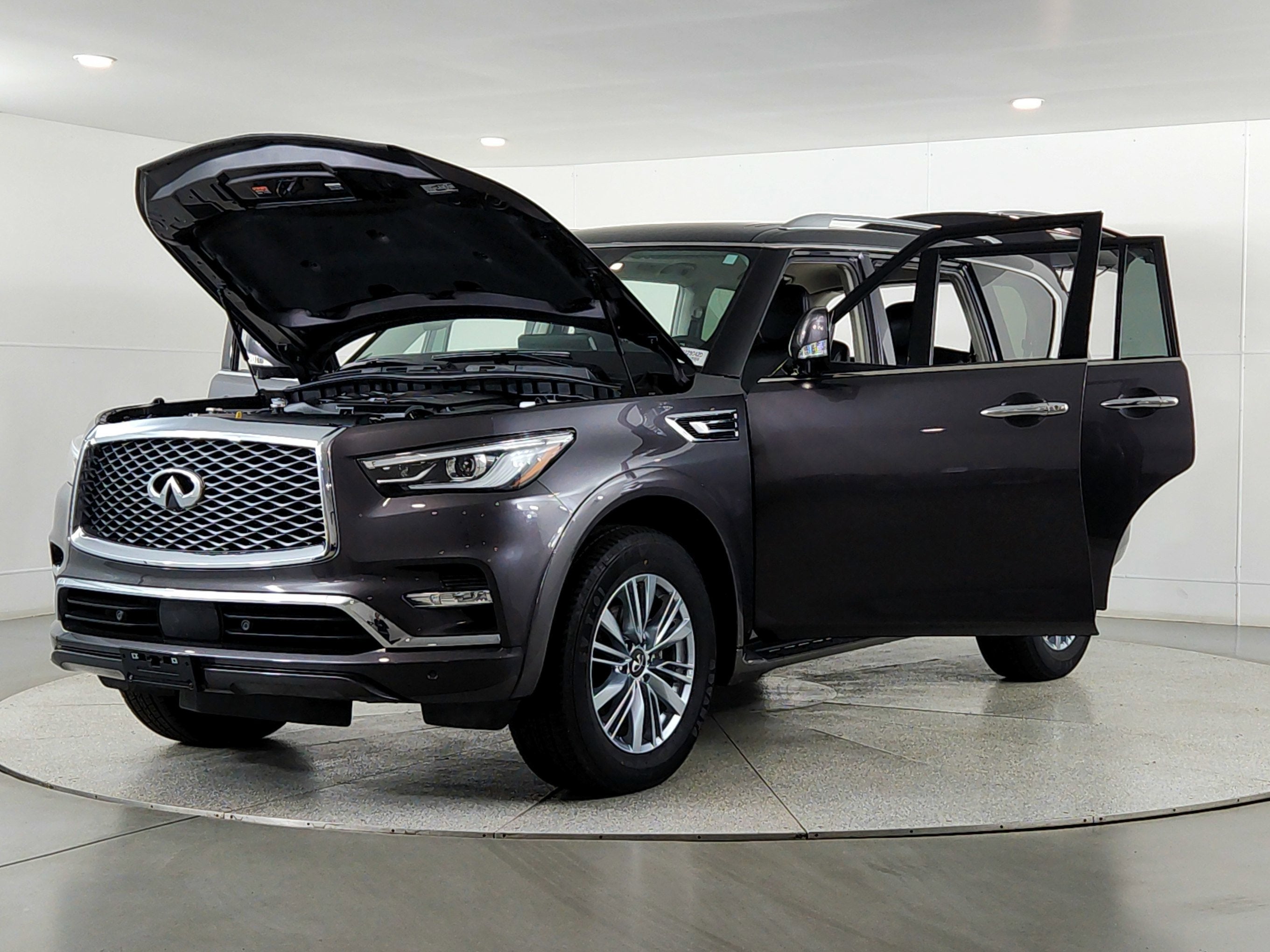 2024 INFINITI QX80 LUXE