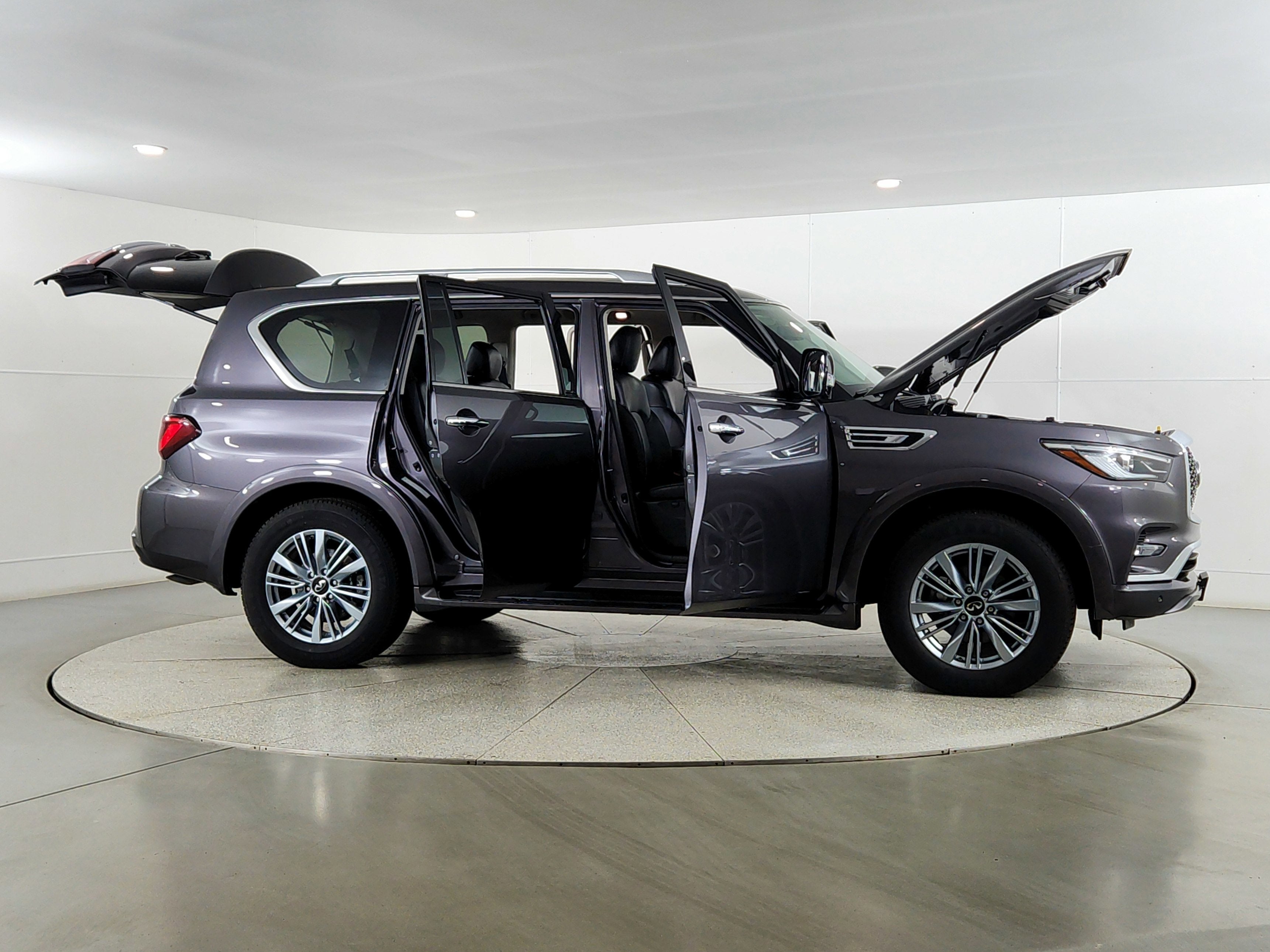 2024 INFINITI QX80 LUXE