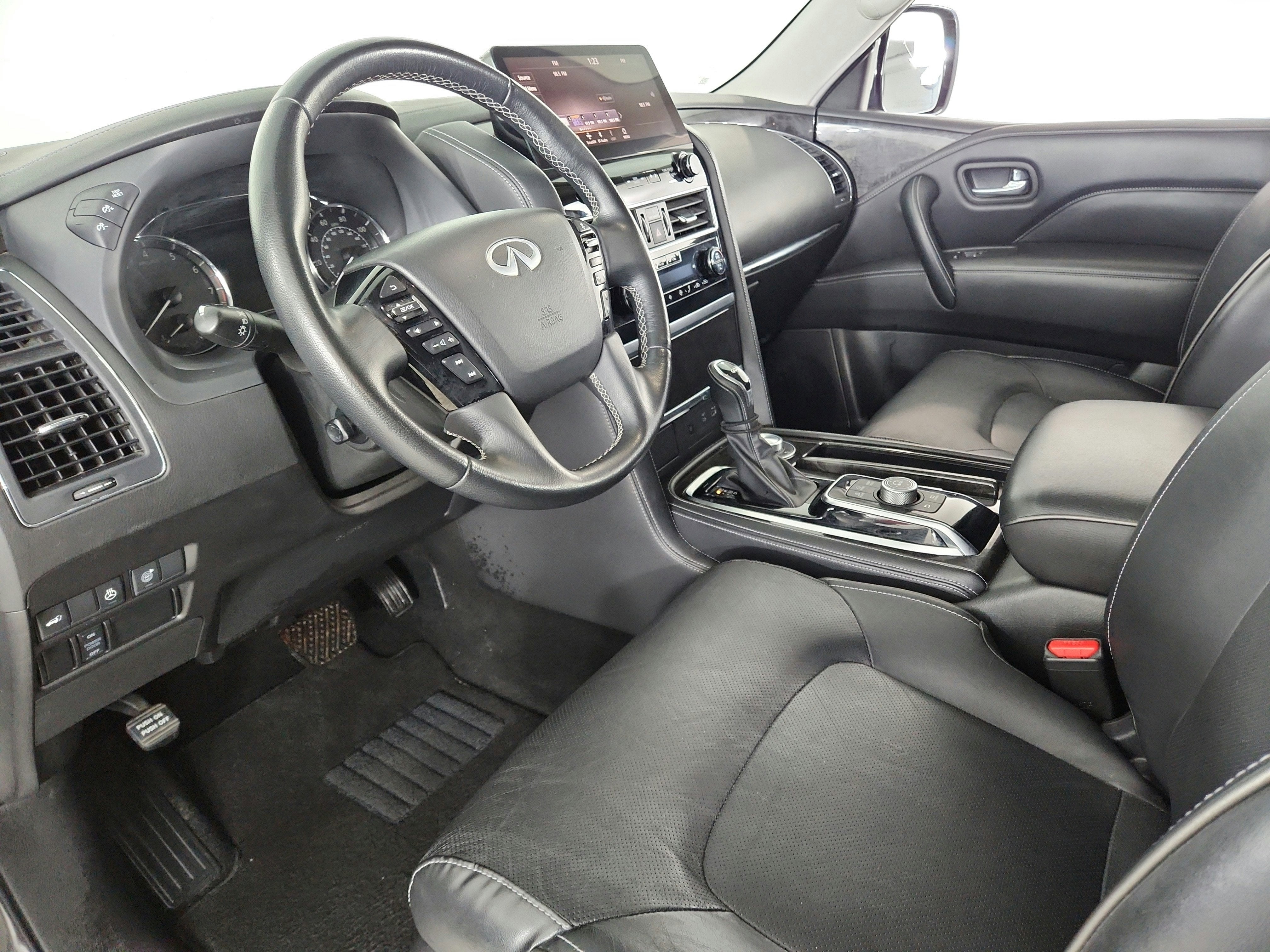 2024 INFINITI QX80 LUXE